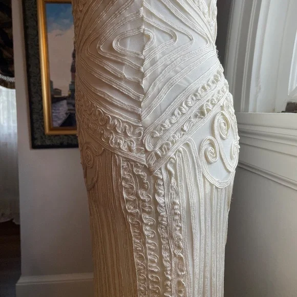 Designer Cache Elegant Sheath Amazing Applique - Picture 6 of 16